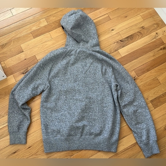ROOTS GRAY HEATHER HOODIE MEN'S US SIZE MEDIUM LIKE NEW BARELY WORE "USED ITEM" - Picture 2 of 5